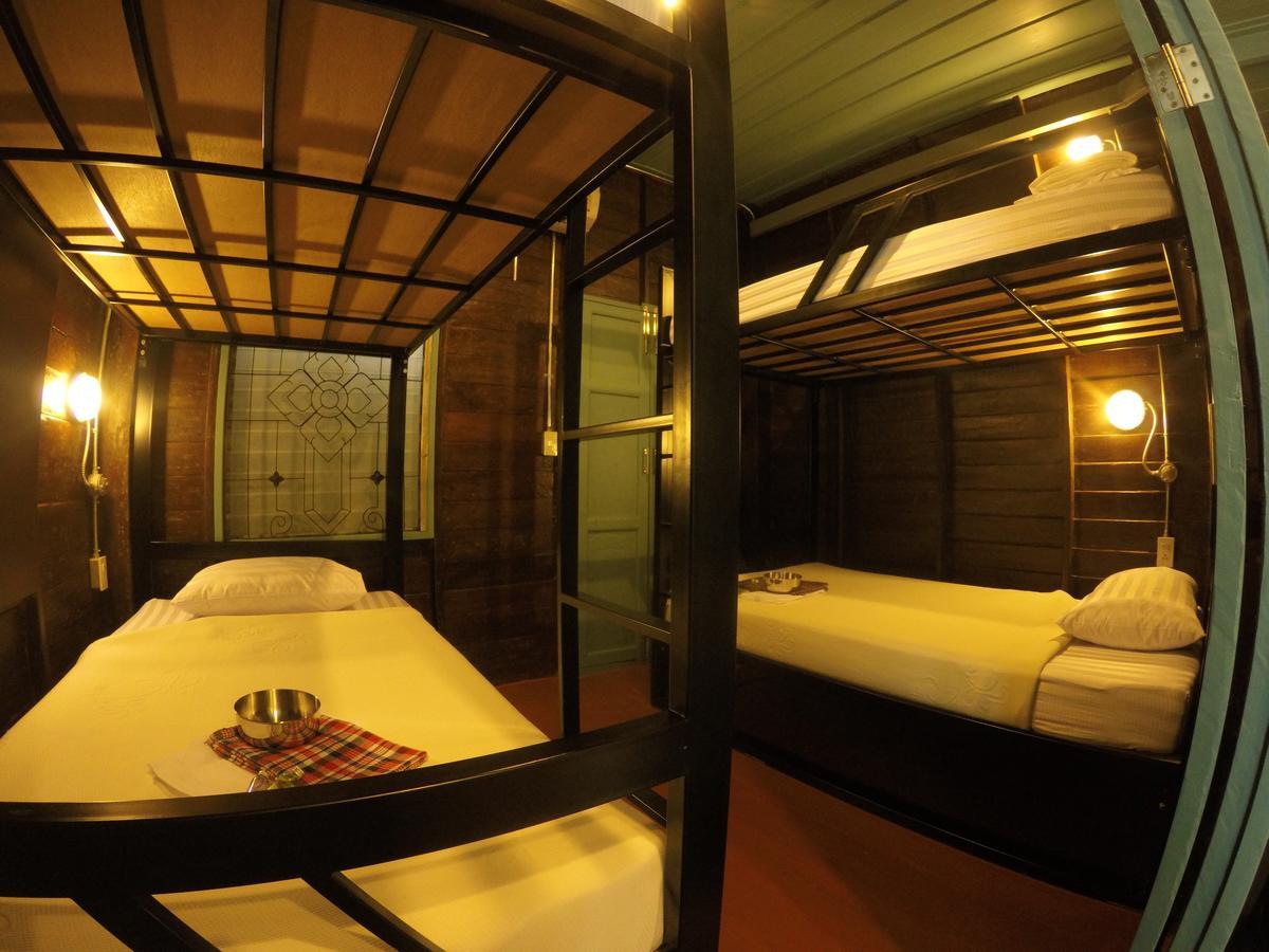 La Moon Hostel Bangkok Extérieur photo