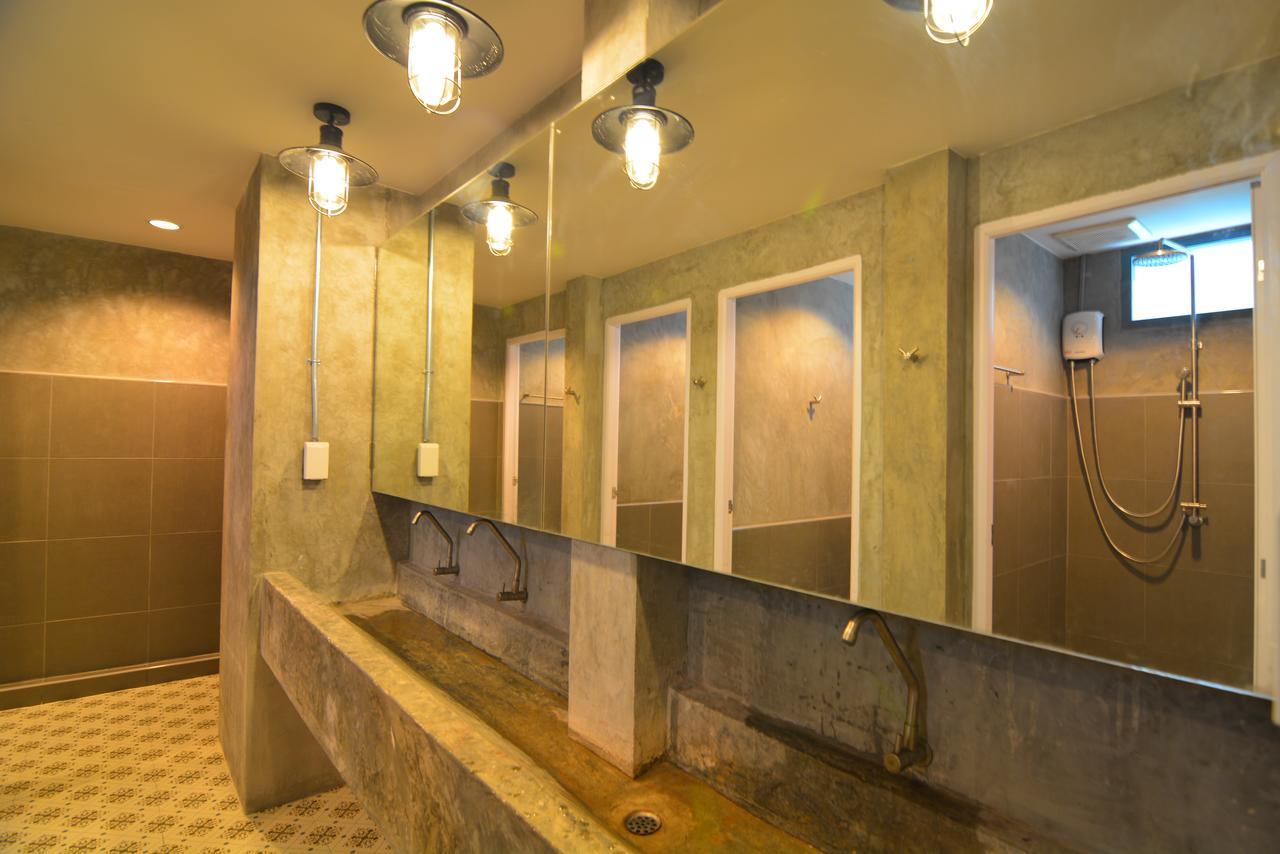 La Moon Hostel Bangkok Extérieur photo