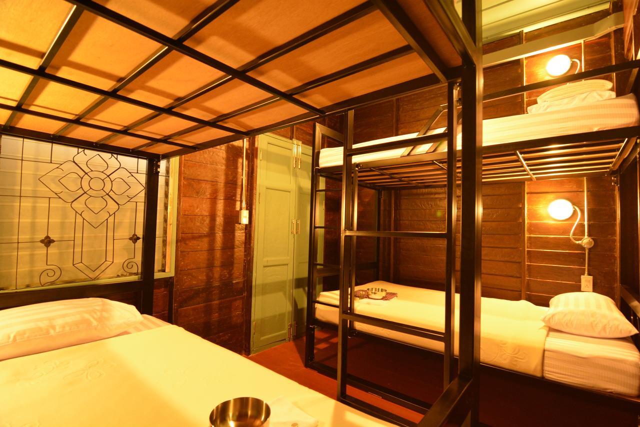 La Moon Hostel Bangkok Extérieur photo