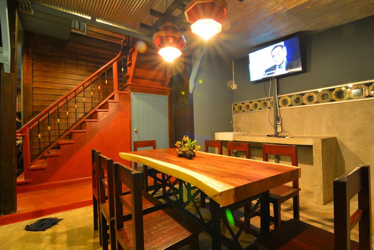 La Moon Hostel Bangkok Extérieur photo