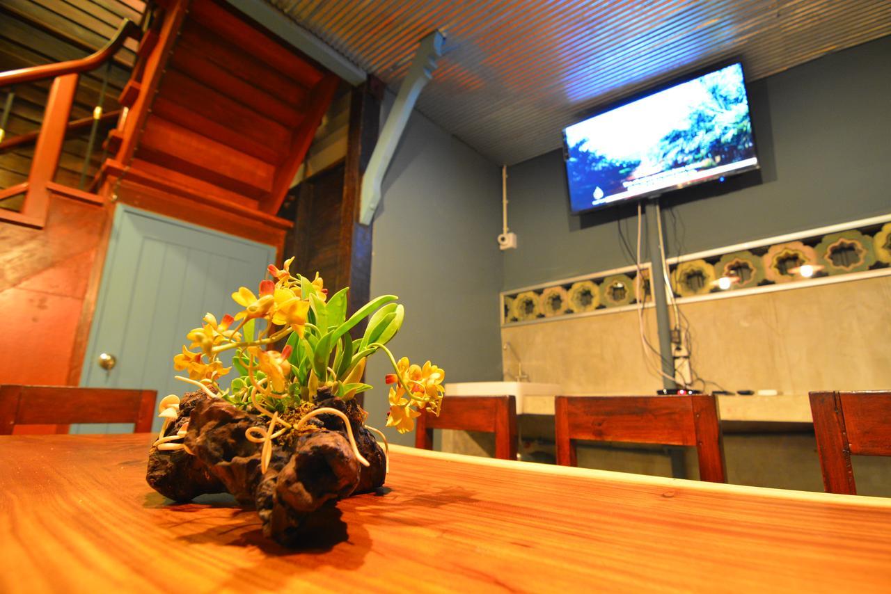 La Moon Hostel Bangkok Extérieur photo