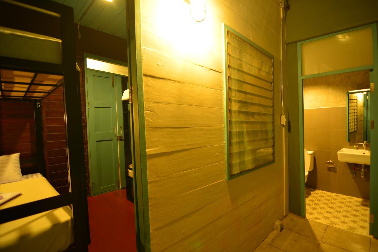 La Moon Hostel Bangkok Extérieur photo