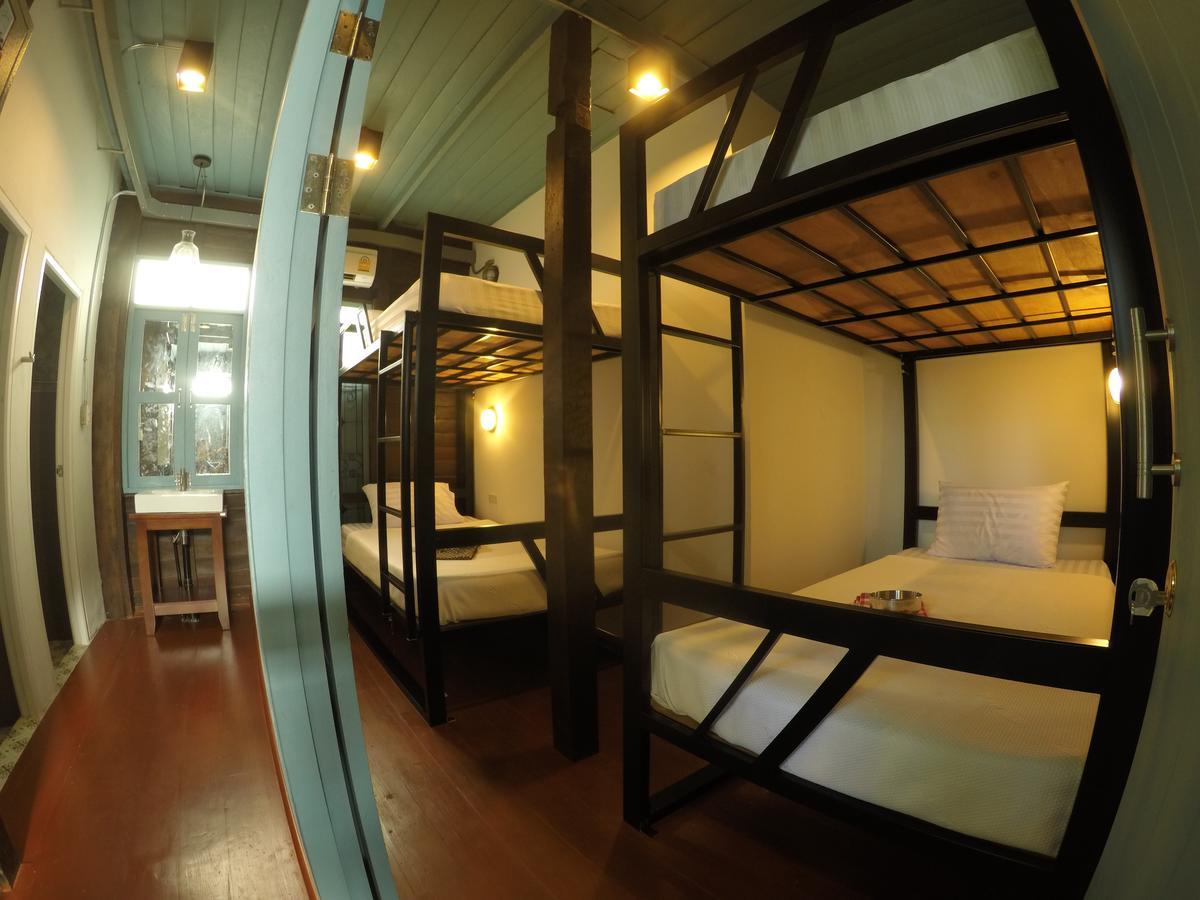 La Moon Hostel Bangkok Extérieur photo