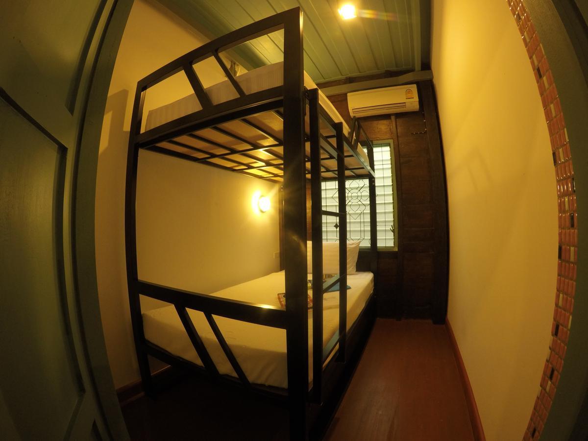 La Moon Hostel Bangkok Extérieur photo