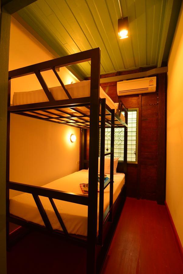 La Moon Hostel Bangkok Extérieur photo